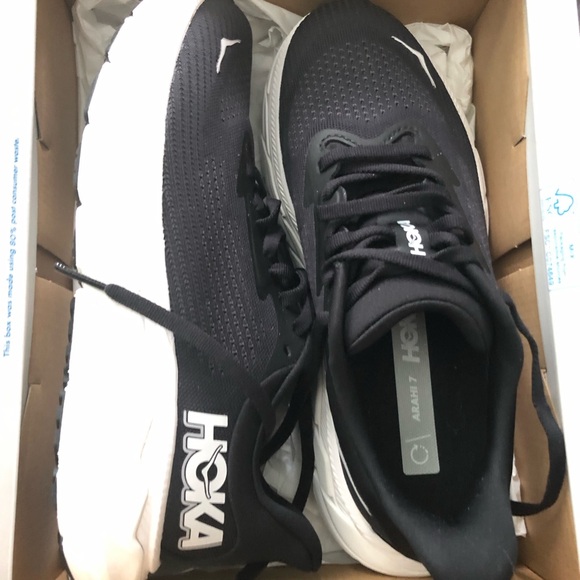 Hoka Shoes - Hoka Women’s Black and White Running Shoes - Arahi 7, Size 6 D (wide width)